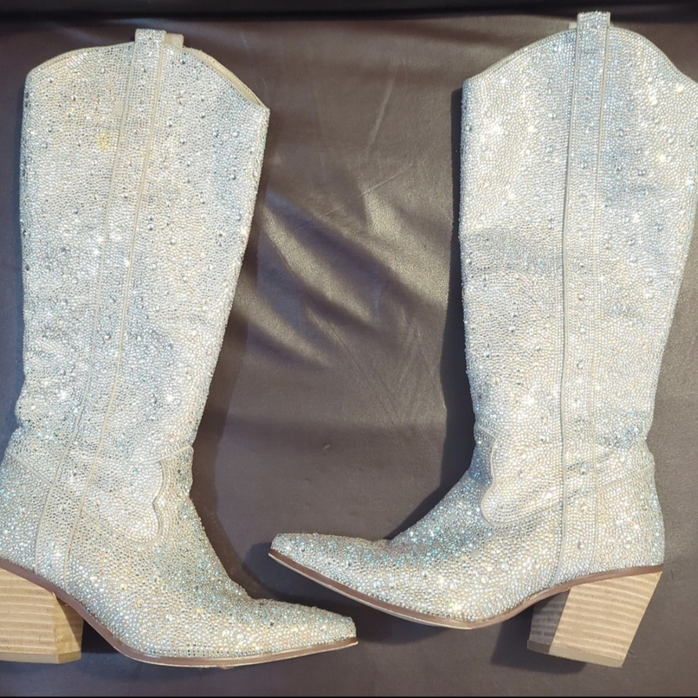Glittering Silver Rhinestone Heeled Cowgirl Western Boots for Women Size 6